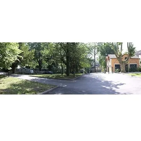 Sasha's Place 68m3 Centre Moderne Bed & Breakfast 3*